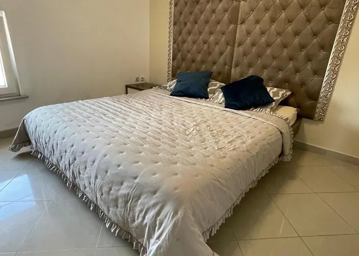 Romani By Guide Póla